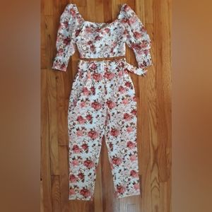 Beautiful Two Piece Floral Off the Shoulder Pants Set Size Medium